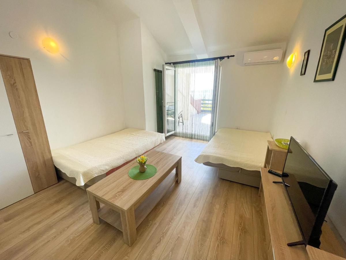 Apartmani Milan Crikvenica Exteriör bild